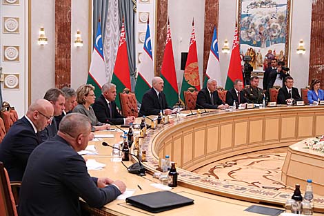 卢卡申科：白罗斯和乌兹别克斯坦努力全面发展对话