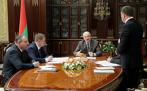 卢卡申科在新年假期前夕敦促白罗斯政府照顾儿童和老年人