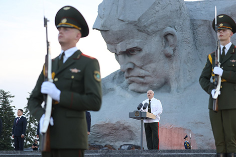 卢卡申科：6月22日是将人民的生活分为前后的纪念日和哀悼日