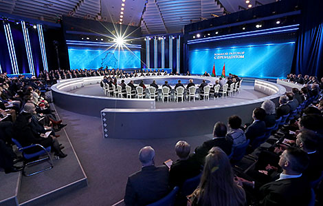 卢卡申科：新的紧张点正在我们边境的周边出现