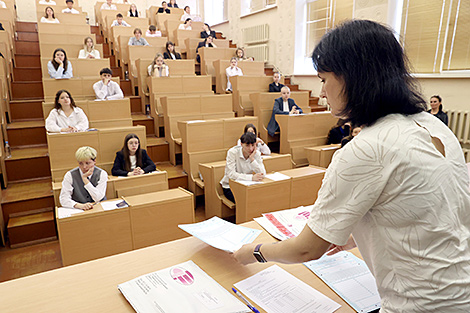 伊万涅茨：白俄罗斯民众积极评价新近推出但行之有效的大学入学考试制度
