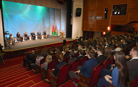 研究生：总统作为白俄罗斯青年的学习榜样