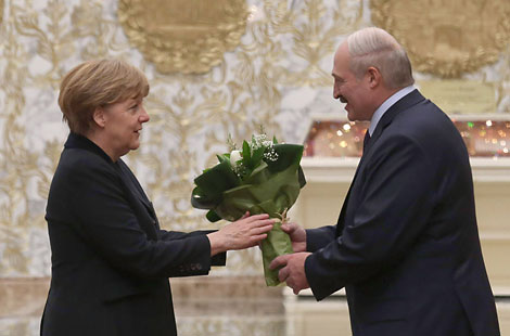 卢卡申科致电祝贺默克尔连任德国总理