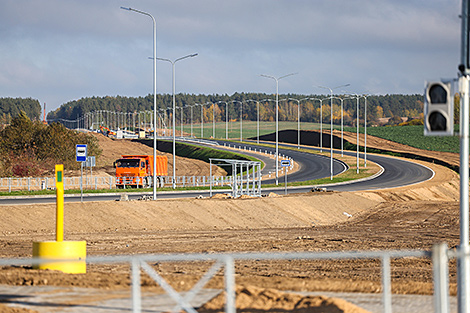 卢卡申科听取未来几年白俄罗斯道路建设规划汇报