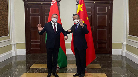 白罗斯外长与中国外长讨论了加强经贸合作的任务