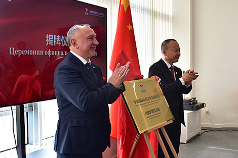 中国某大型制药公司代表处在“巨石”开业