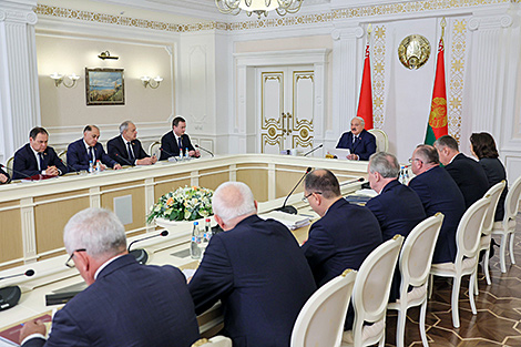 卢卡申科谈通胀：民众需要物价稳定，而非持续上涨