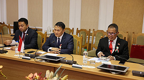 印尼国会跨议会合作委员会主席马尔达尼·阿里·塞拉表示愿深化与白俄罗斯经贸合作