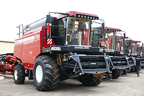 卢卡申科宣布提供现代化农业机械的新条件