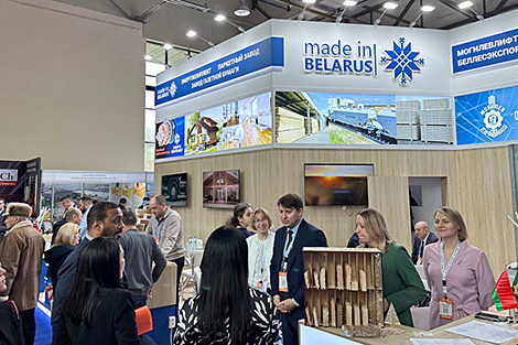 白俄罗斯公司在塔什干建筑展上展示自己的产品和服务
