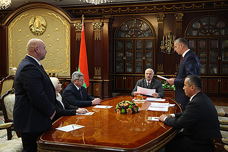 卢卡申科提出将每个区打造为“战斗单元”，总统意指为何？