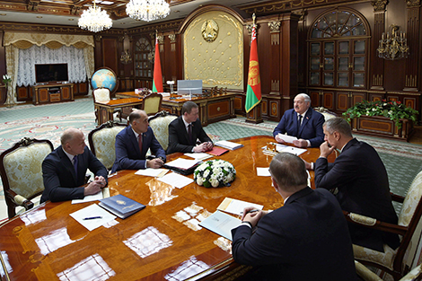 讨论非常激烈: 白俄罗斯国安负责人透露卢卡申科主持国际议题会议细节