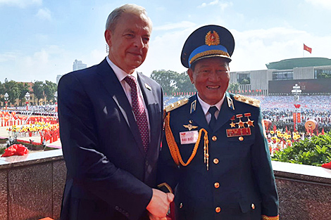 谢尔盖延科参加越南八月革命暨独立80周年纪念阅兵式