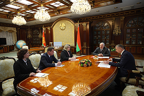 卢卡申科宣布计划在专项教育中心集中培养顶尖技术人才