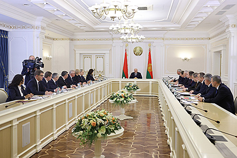 Lukashenko: Government should be guided by decisions taken by people