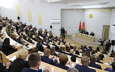 Лукашенко считает, что не стал бы Президентом без опыта работы в парламенте