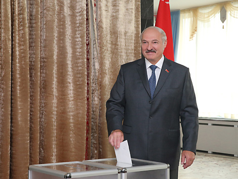 Elections 2016. Lukashenko casts his vote