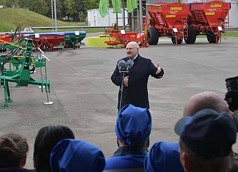 Лукашэнка: у Беларусі пакуль не зжылі мажарытарную сістэму выбараў у парламент