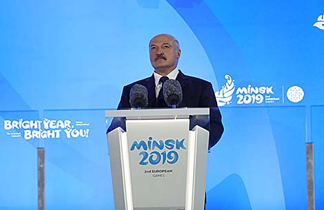 Лукашенко: бороться за титул самой мощной державы нужно только через спорт