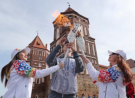 Flame of Peace welcomed in Mir Castle