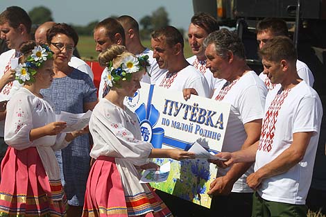 Экипажам-тысячникам из Щучинского района в подарок вручили тур по малой родине