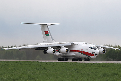 Средства защиты и линия по производству респираторов прибыли в Беларусь из Китая