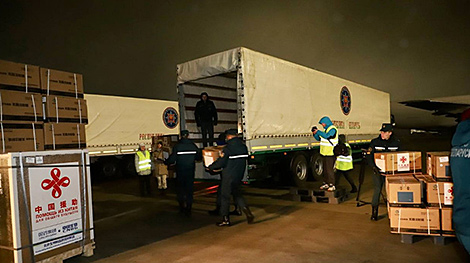 В Минск из Пекина доставили груз гуманитарной помощи с вакцинами от COVID-19