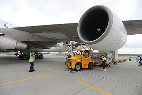 Минобороны Китая передало белорусским военным медикам гуманитарную помощь