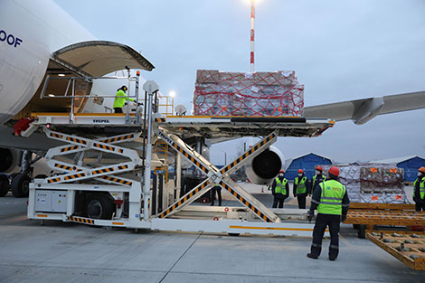 Более 2 тыс. тестов на коронавирус доставили в Беларусь из Китая