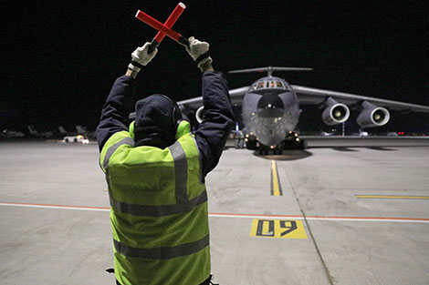 Узбекистан прислал в Беларусь самолет с медицинскими масками и другими средствами защиты