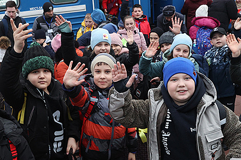 Союзное государство окажет гуманитарную поддержку учащимся Донбасса