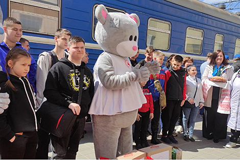 Дети Донбасса, которые получили минно-взрывные ранения, приехали на оздоровление в Беларусь