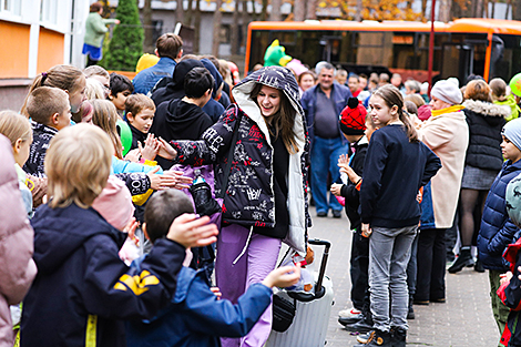 Сменить обстановку, отдохнуть и зарядиться эмоциями. Детей из Донбасса встретили в Брестской области