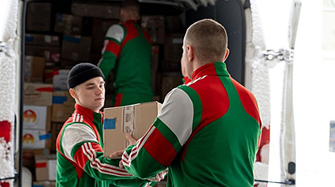 В Минск со всей страны доставляют десятки тонн гуманитарного груза для детей из Донбасса