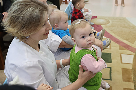 Белорусский фонд мира передаст 12 аппаратов ИВЛ домам ребенка по всей стране