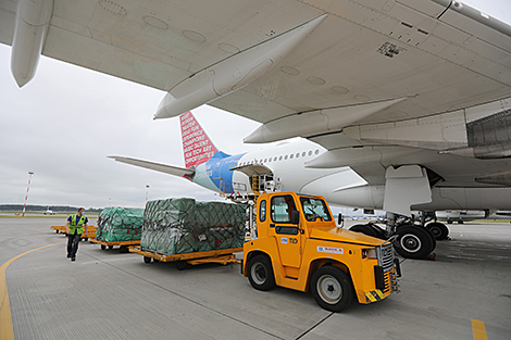 Two Serbian planes with humanitarian aid land in Belarus