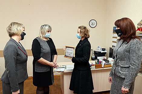 Austrian partners hand over €5,000 certificate to hospital in Belarusian Korma
