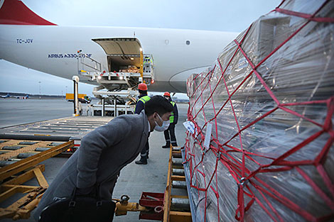 China to send three more planes with coronavirus aid to Belarus