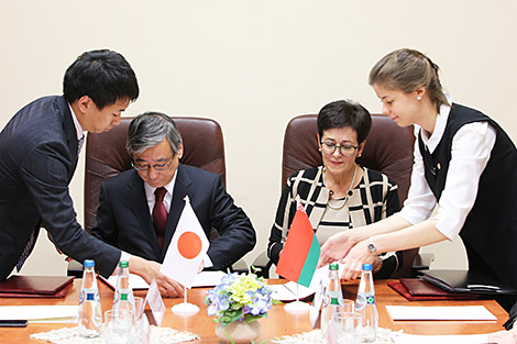 Belarus, Japan sign three grant contracts on delivery of medical equipment