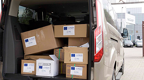 IOM hands over 25,000 pieces of PPE to Belarusian customs service