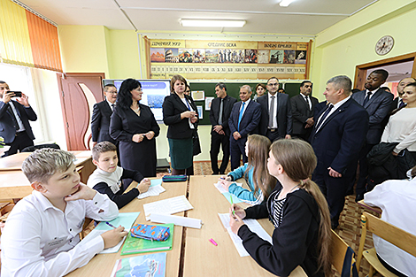 Foreign diplomats visit Donbass children recuperating in Belarus’ Novopolotsk