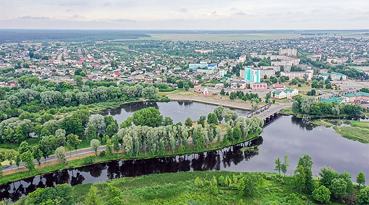 Что посмотреть в Добруше: город 13 мостов и россыпи островов, бумажная фабрика с имперской историей и единственное в стране производство 