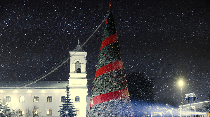 Рождество в Беларуси: с красивыми богослужениями в храмах, белорусским застольем, зимними чародеями, народными Колядами и процессиям ряженых