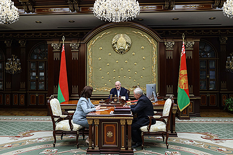 Лукашенко поручил оказать поддержку избиркомам и позаботиться об обеспечении безопасности их работы