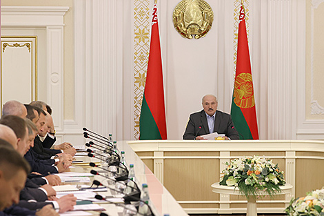 Лукашенко: у каждого, кто имеет право голоса, должна быть возможность принять участие в выборах