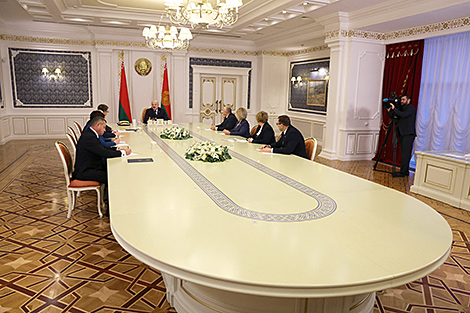 With 1.5m signatures in his support, Lukashenko orders to continue signature collection