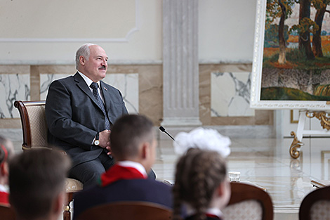 Lukashenko approves of memory lesson, agrees to stand in as teacher