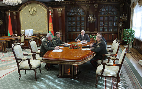 "Взяли курс на конфронтацию". Лукашенко назвал неблагоприятной для Беларуси ситуацию в ряде сопредельных стран
