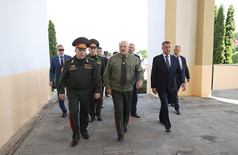 Лукашенко: только всенародная оборона способна дать настоящий отпор противникам