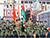 Государственный флаг Беларуси пронесли белорусские военные на параде Победы в Москве